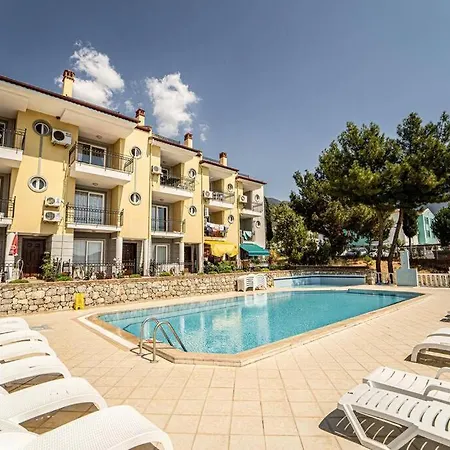 Lovely House With Shared Pool Near Oludeniz, Fethiye 아파트