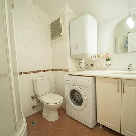 Lovely House With Shared Pool Near Oludeniz, Fethiye 아파트